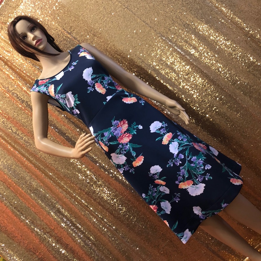 Dress ๐ - Picture 3 of 5